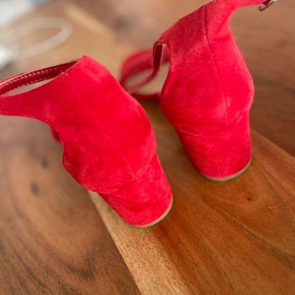 Red sandals - Picture 4 of 4